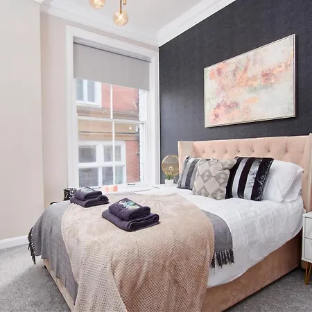 The Exquisite Gems Of Central Whitby - The Only Garden Terrace - 2 Apartments Whitby
