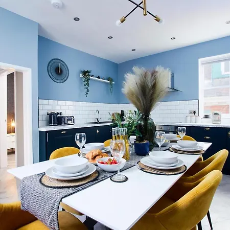 Apartment The Exquisite Gems Of Central Whitby - The Only Garden Terrace - 2 Apartments *