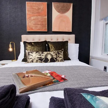 The Exquisite Gems Of Central Whitby - The Only Garden Terrace - 2 Apartments Apartment Whitby