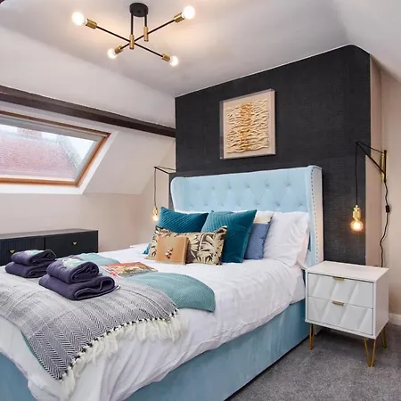 The Exquisite Gems Of Central Whitby - The Only Garden Terrace - 2 Apartments * Whitby