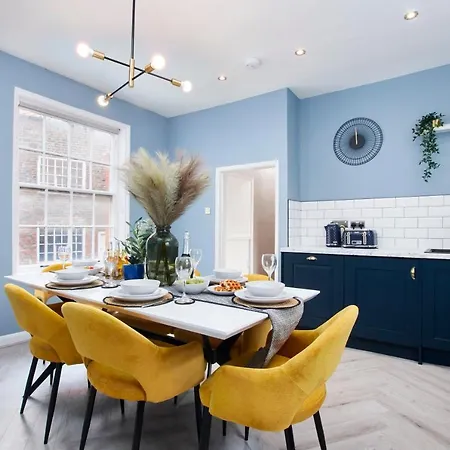 Apartment The Exquisite Gems Of Central Whitby - The Only Garden Terrace - 2 Apartments Whitby