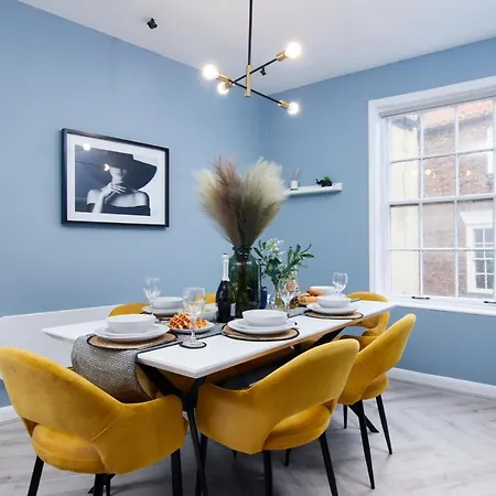 The Exquisite Gems Of Central Whitby - The Only Garden Terrace - 2 Apartments Apartment *