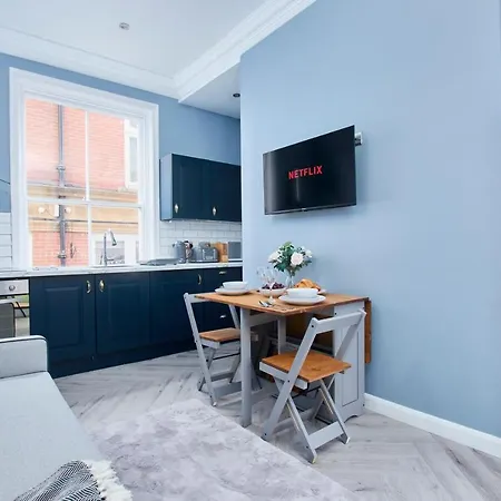 The Exquisite Gems Of Central Whitby - The Only Garden Terrace - 2 Apartments