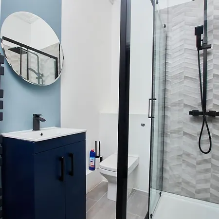 The Exquisite Gems Of Central Whitby - The Only Garden Terrace - 2 Apartments * Whitby